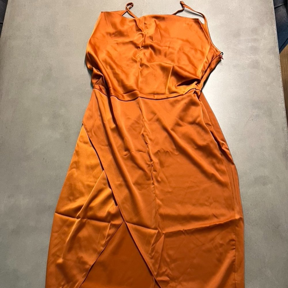Misguided size 12 burnt orange color dress